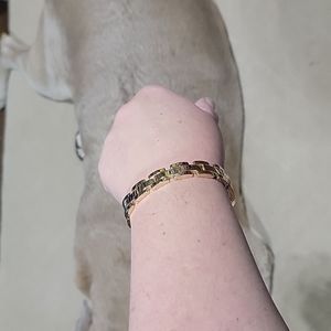 Gold tone unisex bracelet